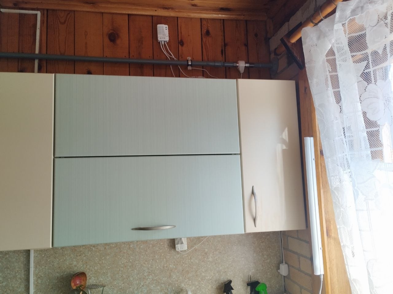 Газопровод внутри частного дома с датчиками газа и СО